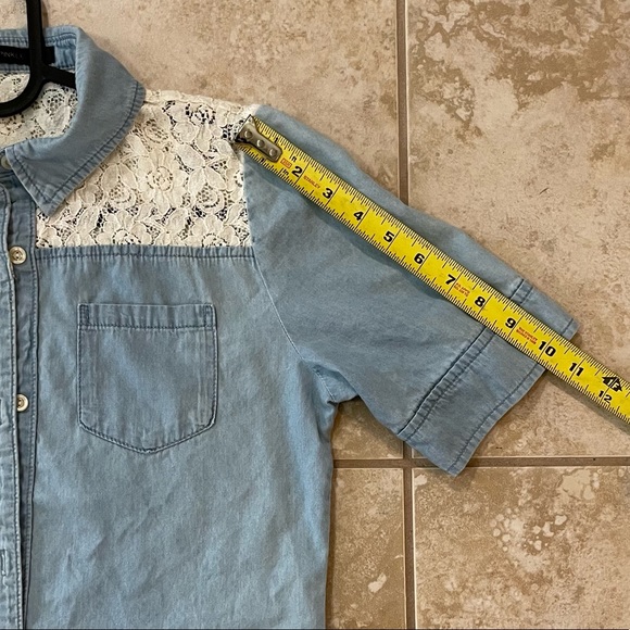 Chambray with lace button down shirt - size M - Picture 5 of 6